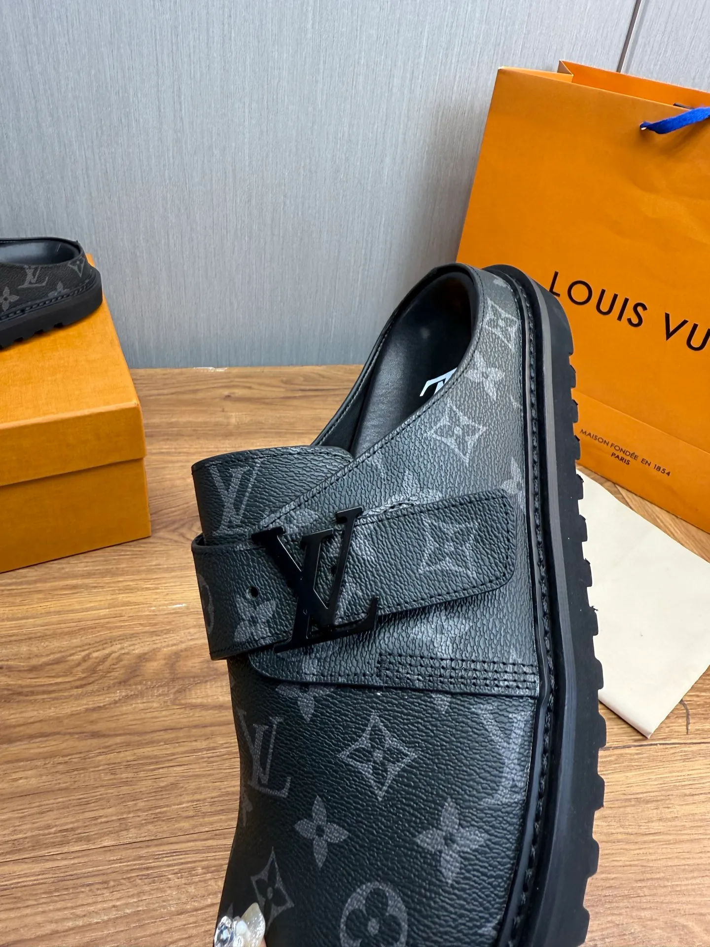 Men's men's shoes 460💰 Lv. Popular couple slippers hot sale🩷💚 🩴Official website one to one production 35-45 sizes 45 46 🉑️Customized!